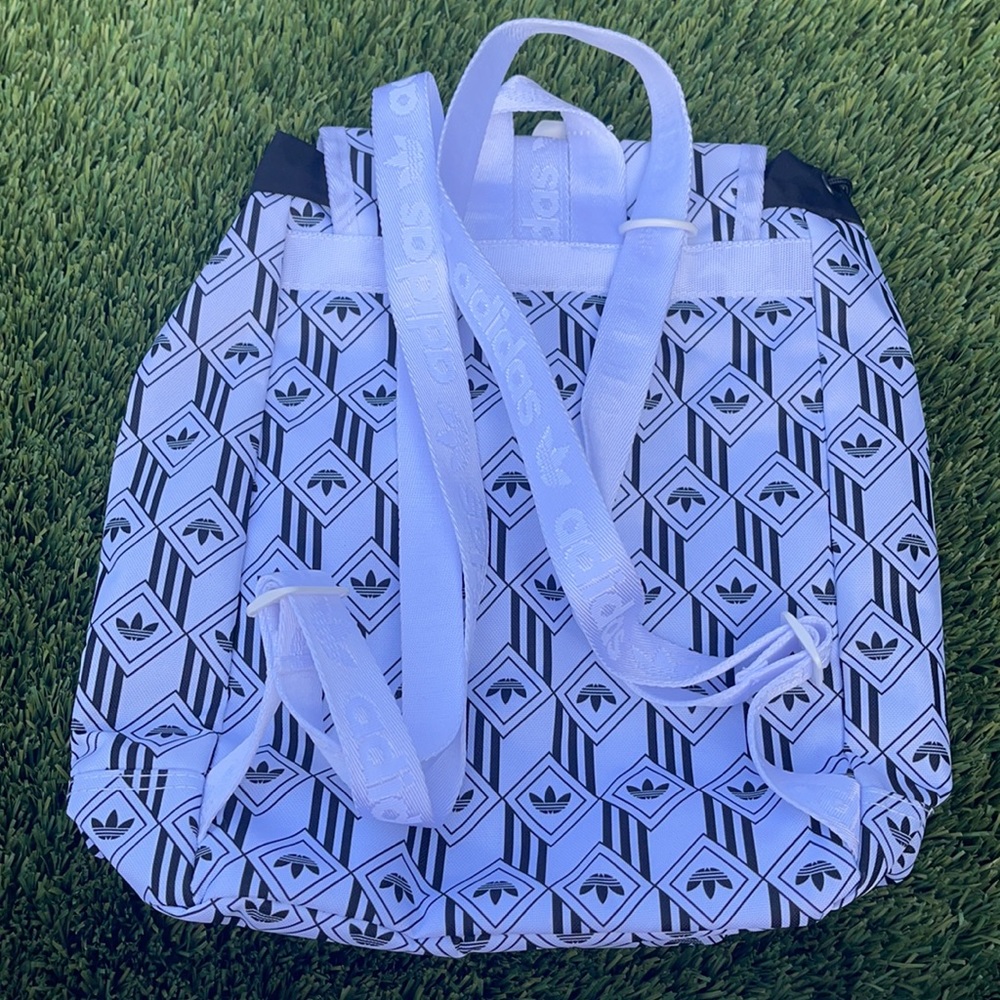 ❤️NWT!!!❤️Adidas White Monogram Mini Backpack. - Picture 5 of 10